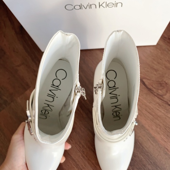 Luxury and gorgeous bootie - Picture 5 of 11